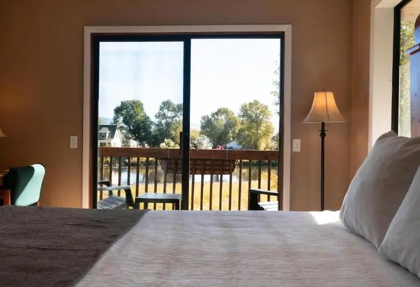 バルコニー付きデラックスルーム, Riviera Motor Lodge