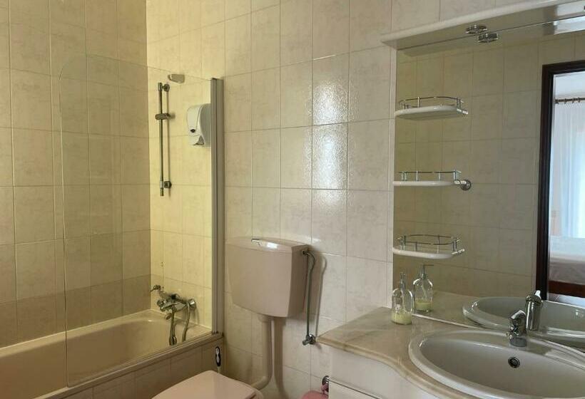 غرفة قياسية مطلّة علي البحر مزوَّدة بشُرفة, Colina Do Elétrico