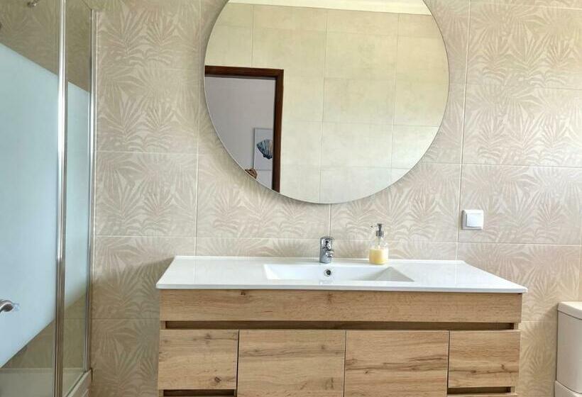 غرفة قياسية مطلّة علي البحر مزوَّدة بشُرفة, Colina Do Elétrico