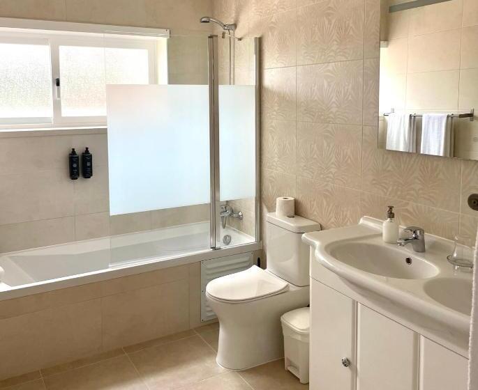 غرفة قياسية رباعية, Colina Do Elétrico