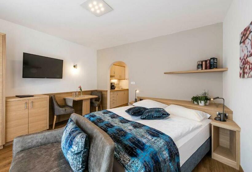 스탠다드 스튜디오, Residence Hirzer