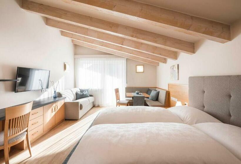 스탠다드 스튜디오, Residence Hirzer