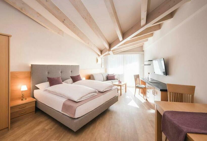 스탠다드 스튜디오, Residence Hirzer