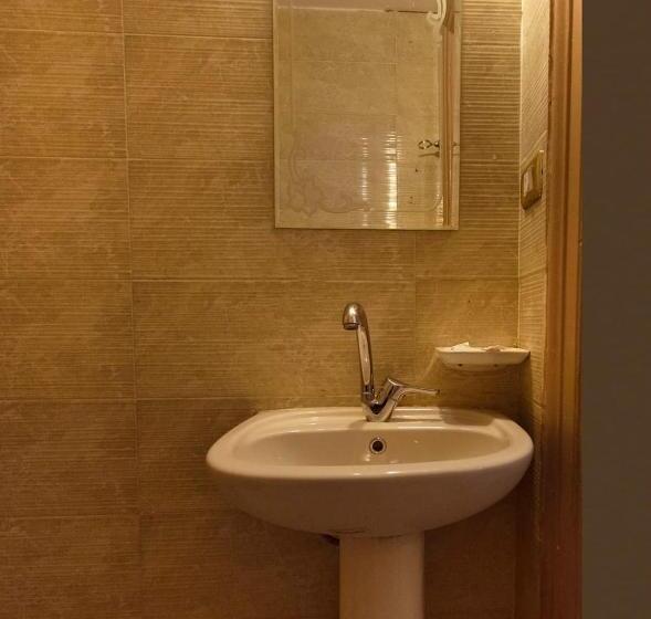 اتاق استاندارد با سرویس بهداشتی مشترک, Australian Deluxe Hostel