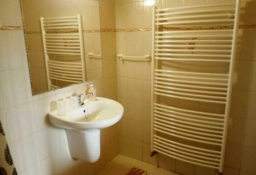 חדר סטנדרט לשלושה עם מרפסת, Penzion U Báby