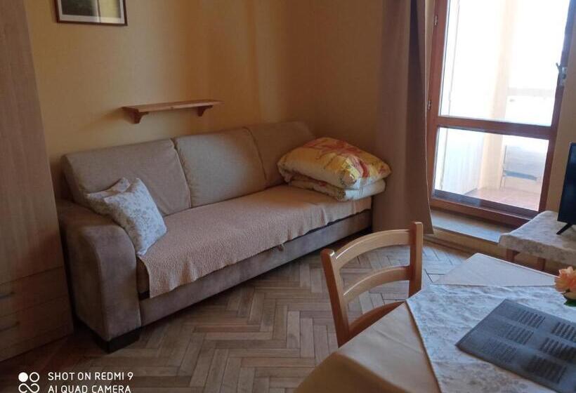 חדר סטנדרט לשלושה עם מרפסת, Penzion U Báby