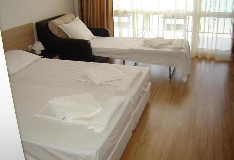 غرفة قياسية مطلّة علي البحر مزوَّدة بشُرفة, Villa Lazuren Bryag