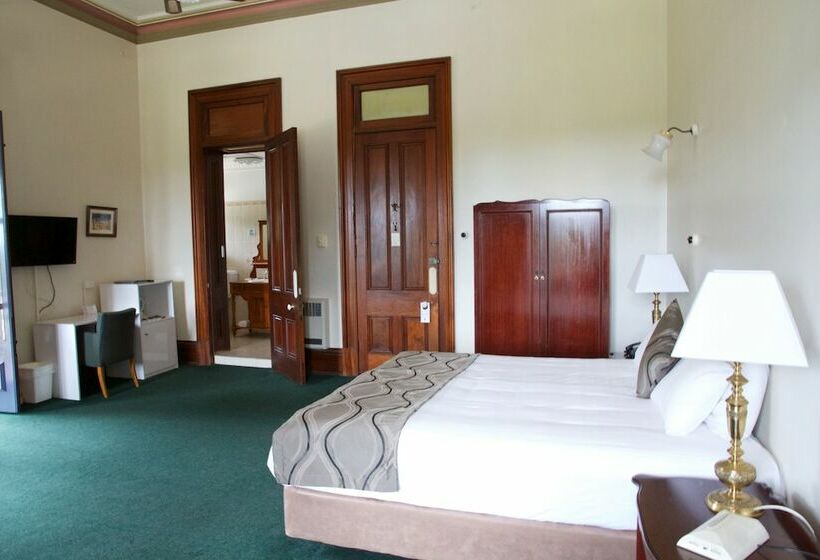 اتاق خانوادگی, Duntryleague