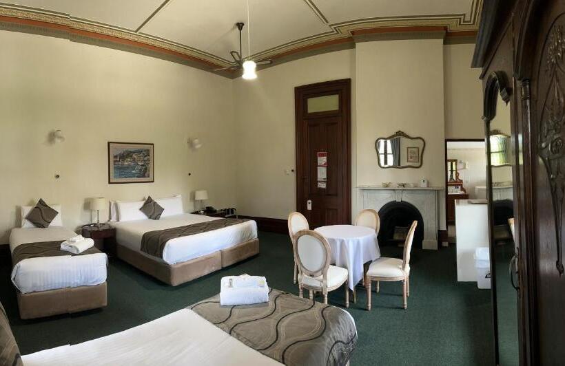 اتاق خانوادگی, Duntryleague