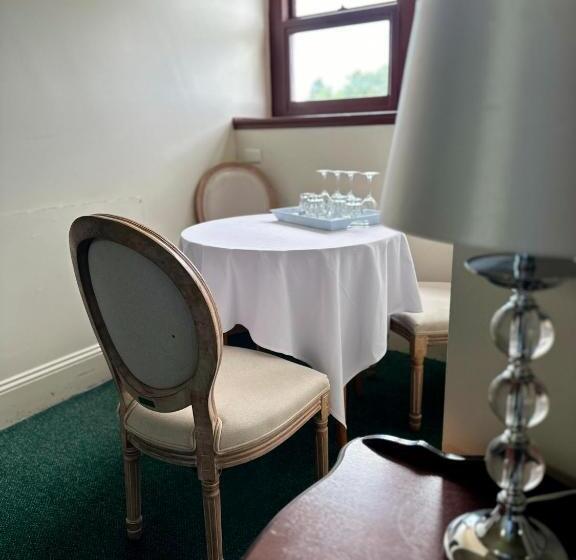 اتاق استاندارد چهار تخته, Duntryleague