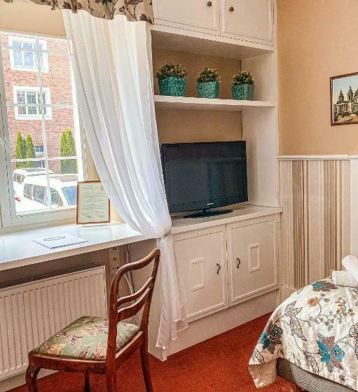 Standard Yhden Hengen Huone, American House Hennela