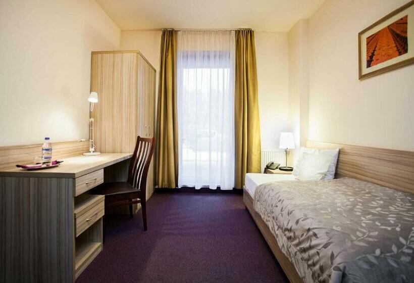 标准单人间, Arsenał