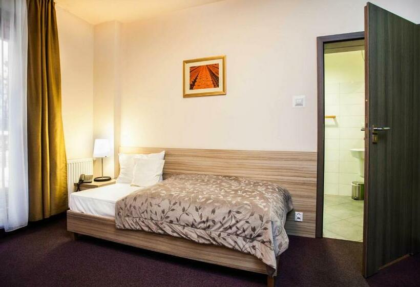 标准单人间, Arsenał