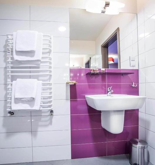 标准三人间, Arsenał