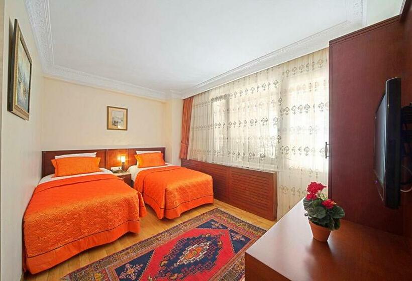 اتاق لوکس, Dilhayat Kalfa