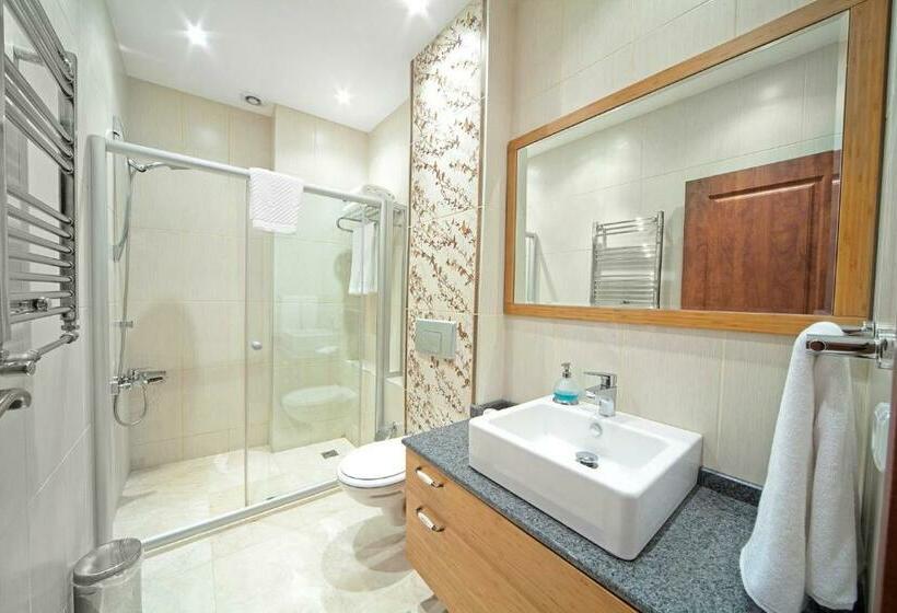 اتاق لوکس, Dilhayat Kalfa