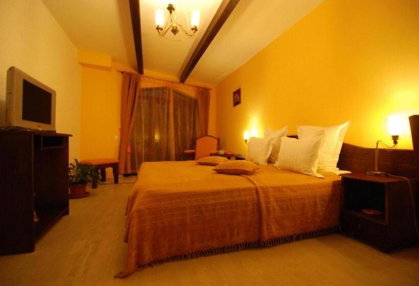 غرفة قياسية مطلة على الجبل, Ezio House