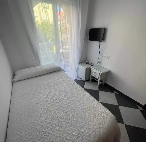 اتاق استاندارد یک نفره, Hostal Restaurante La Giralda