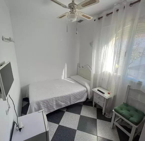 اتاق استاندارد یک نفره, Hostal Restaurante La Giralda