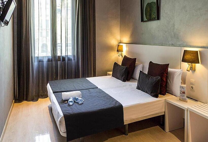 Номер Стандарт, Hostemplo Sagrada Familia