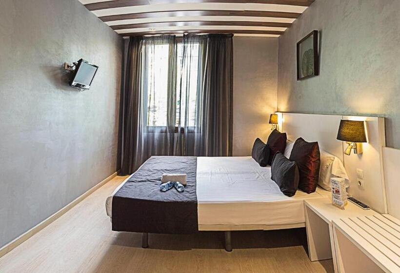 Номер Стандарт, Hostemplo Sagrada Familia