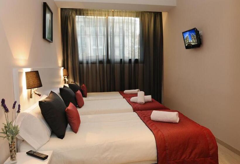 Номер Стандарт Трехместный, Hostemplo Sagrada Familia