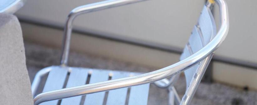 اتاق ساده با بالکن, Hottingen