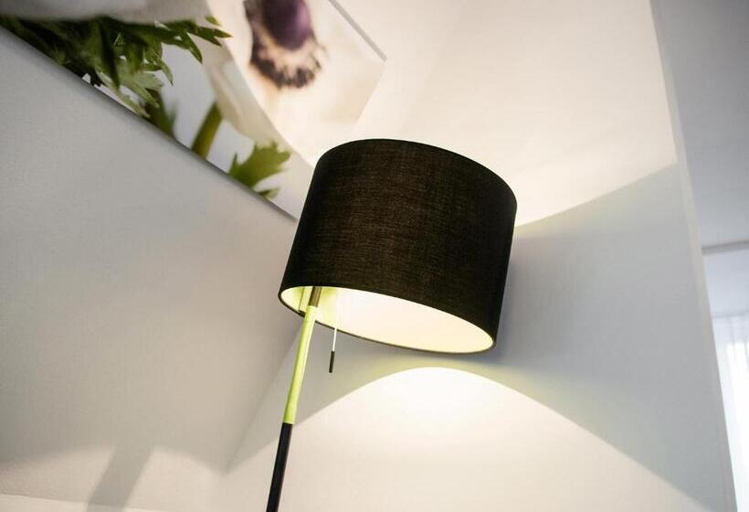 اتاق راحتی سه تخته, Hottingen