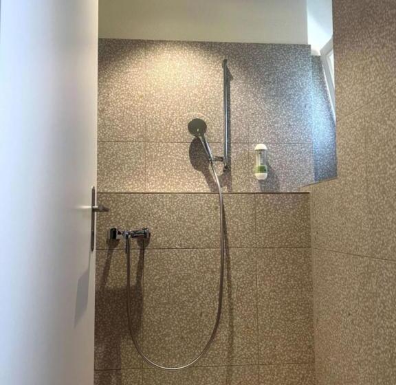 اتاق راحتی سه تخته, Hottingen