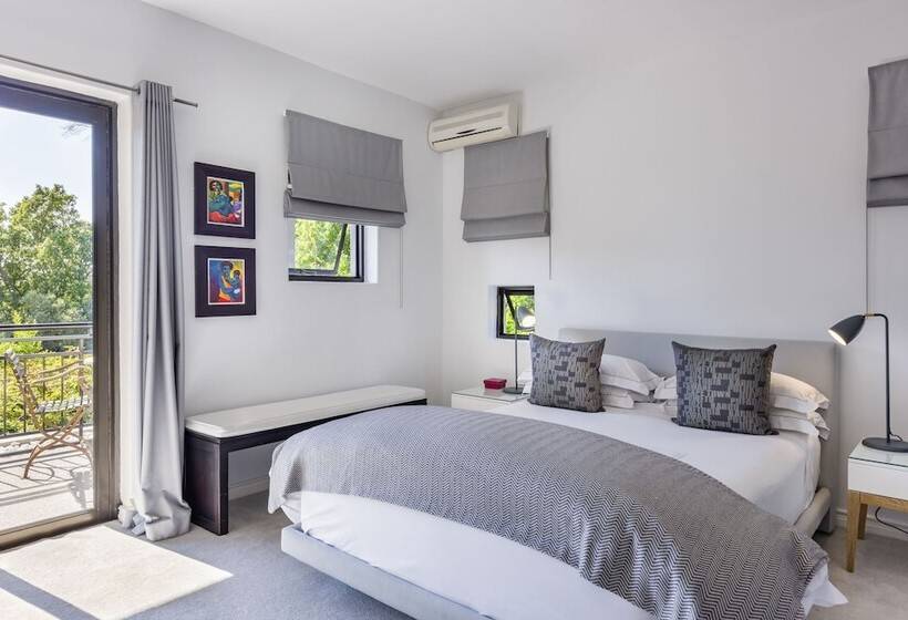 غرفة قياسية, Kensington Place