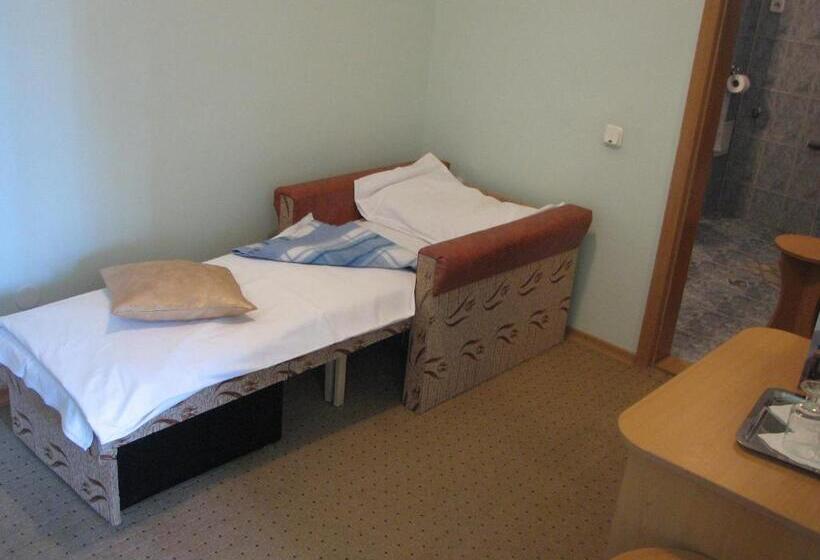 اتاق استاندارد سه تخته با بالکن, Pensiunea Warthe