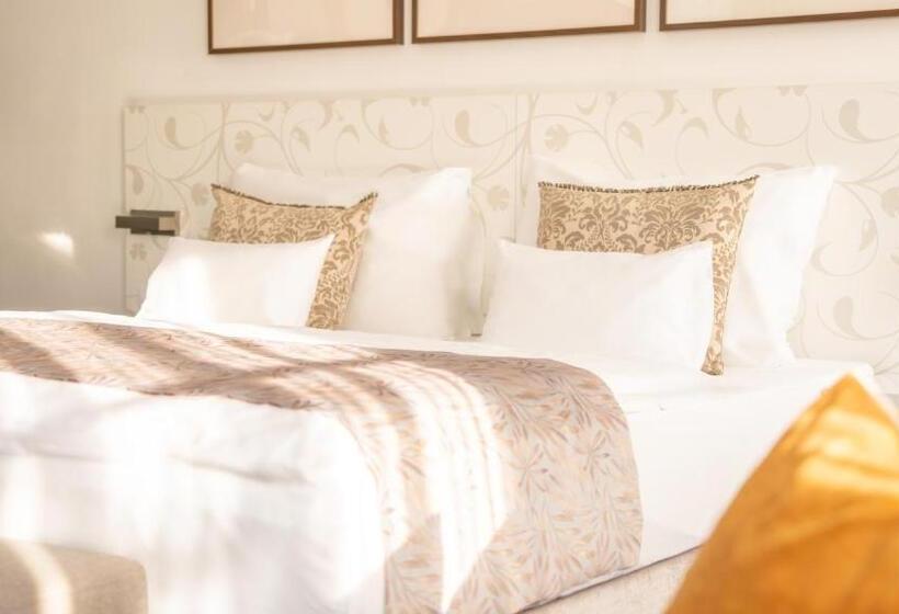 חדר דלוקס, Savoy