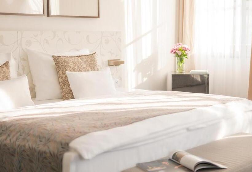 חדר דלוקס, Savoy