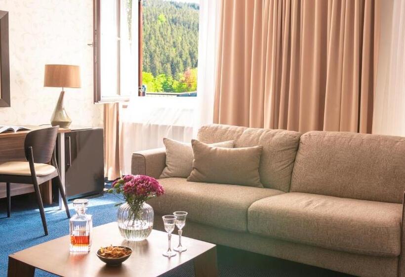 סוויטת ג'וניור, Savoy