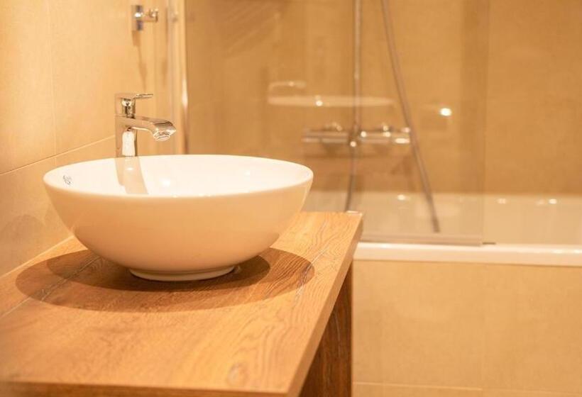 סוויטה משפחתית, Savoy