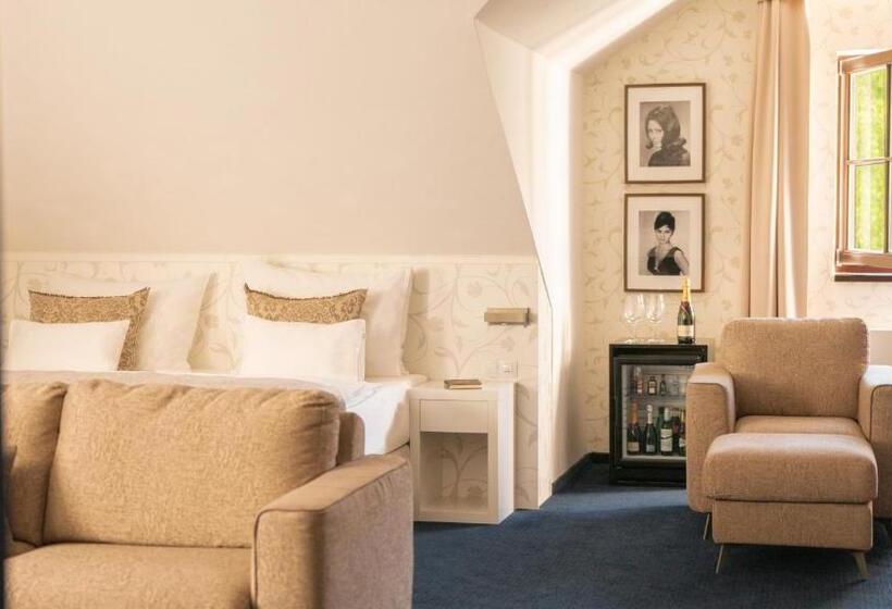 סוויטה נוף להרים, Savoy