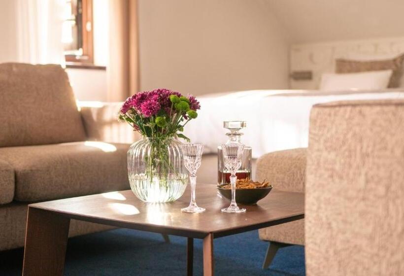 סוויטה נוף להרים, Savoy