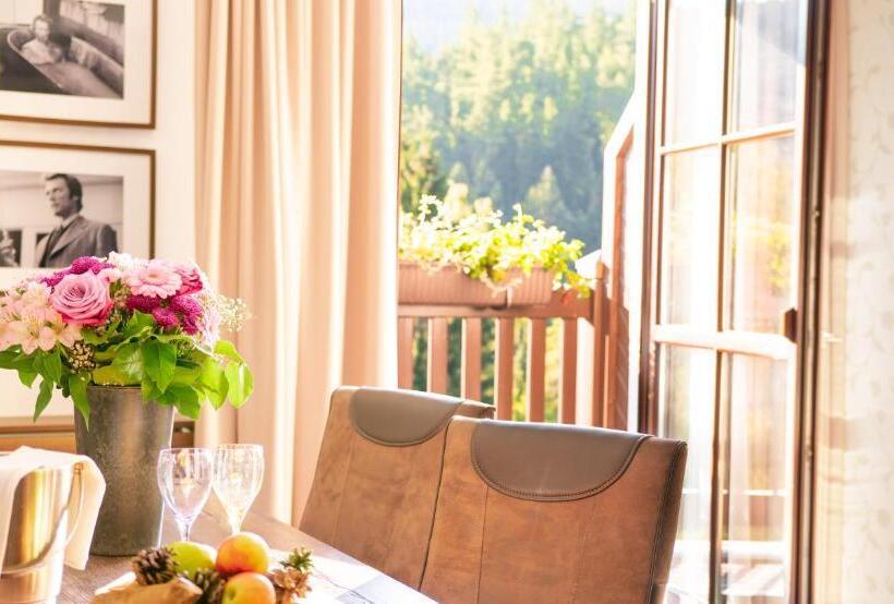 סוויטה עם מרפסת, Savoy