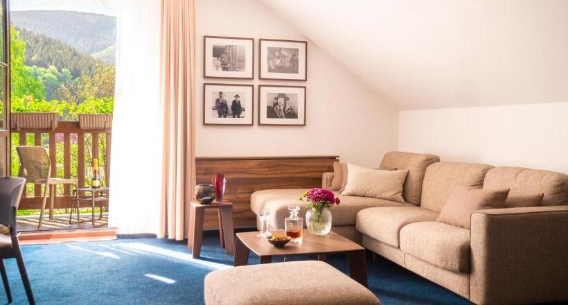 סוויטה עם מרפסת, Savoy