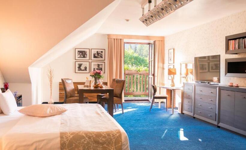 סוויטה עם מרפסת, Savoy