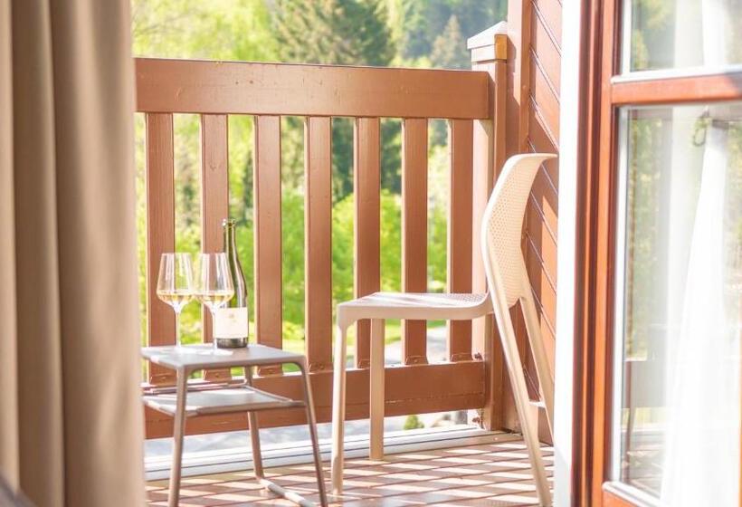 סוויטת ג'וניור עם מרפסת, Savoy