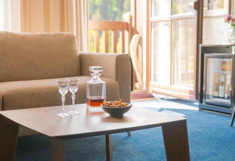 סוויטת ג'וניור עם מרפסת, Savoy