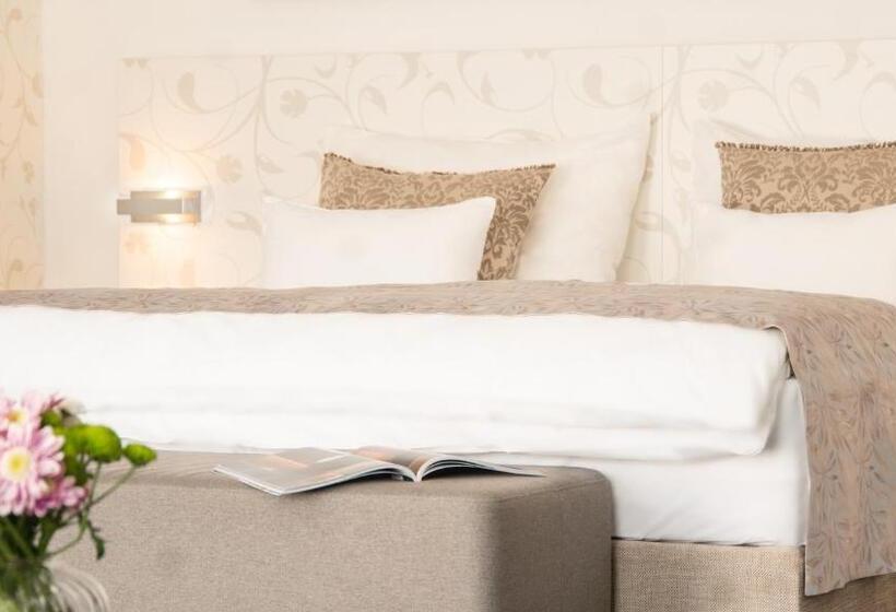 סוויטת ג'וניור עם מרפסת, Savoy