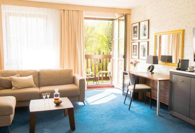 סוויטת ג'וניור עם מרפסת, Savoy