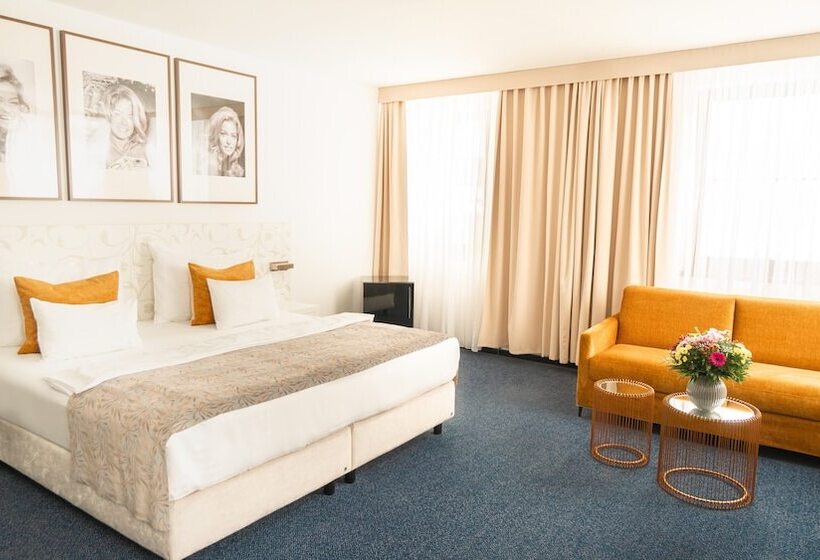 חדר דלוקס, Savoy