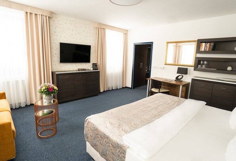 חדר דלוקס, Savoy