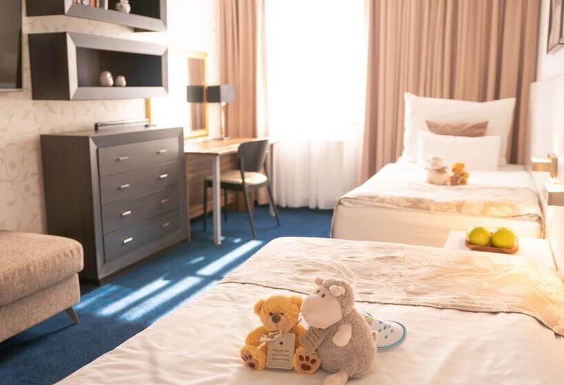 סוויטה משפחתית, Savoy