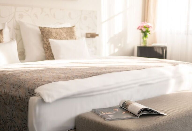 חדר דלוקס, Savoy