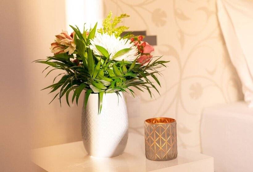 חדר סופריור, Savoy