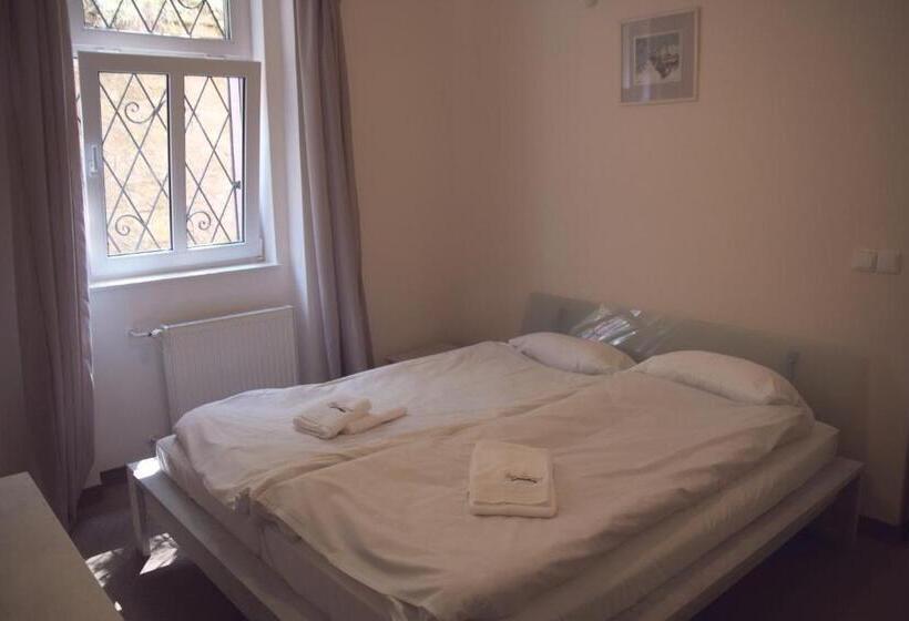 Quarto Economy, St.michael